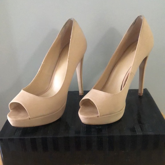 Women’s platform heels. Nude. Victoria’s Secret. - Picture 3 of 7
